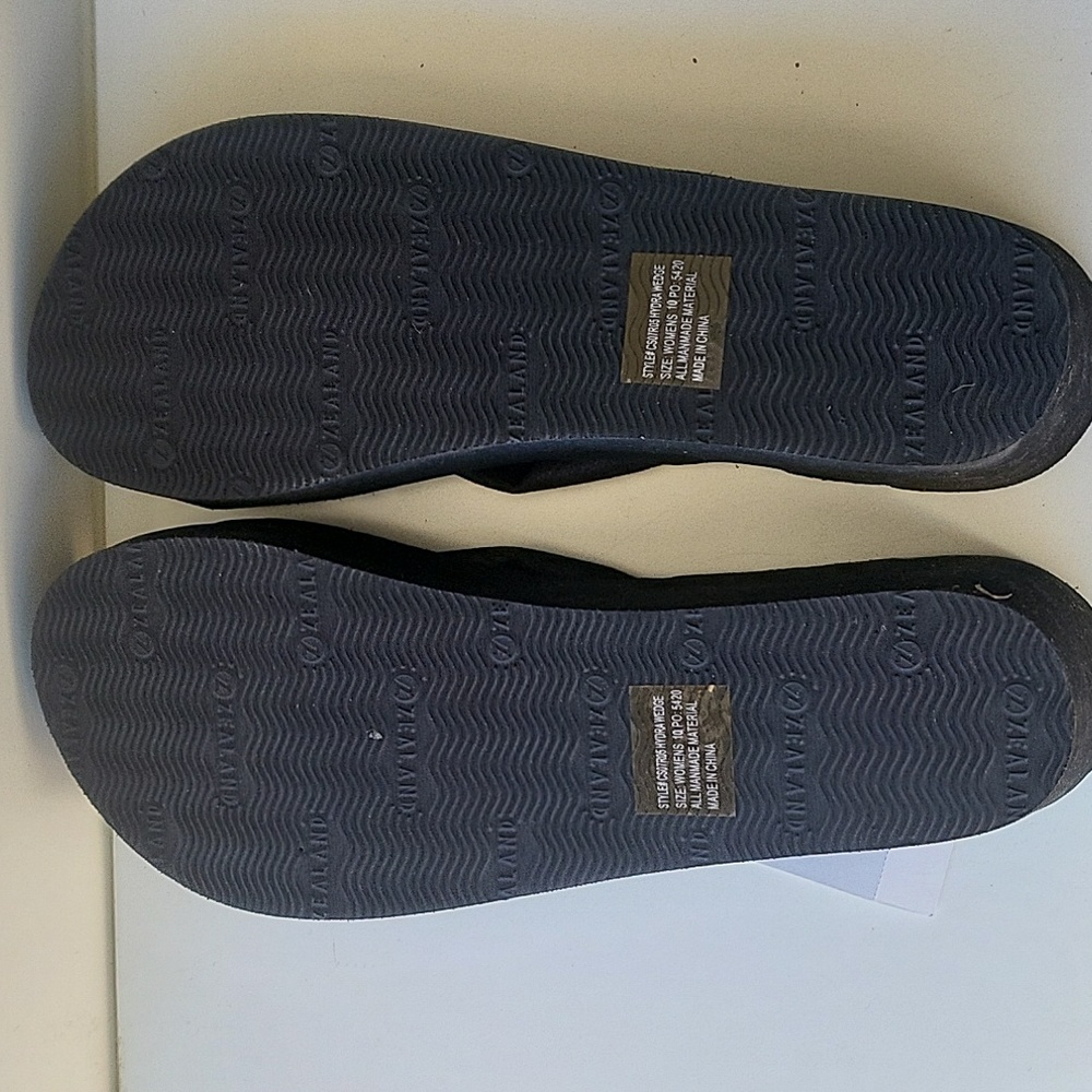 Flip Flops - Picture 3 of 3